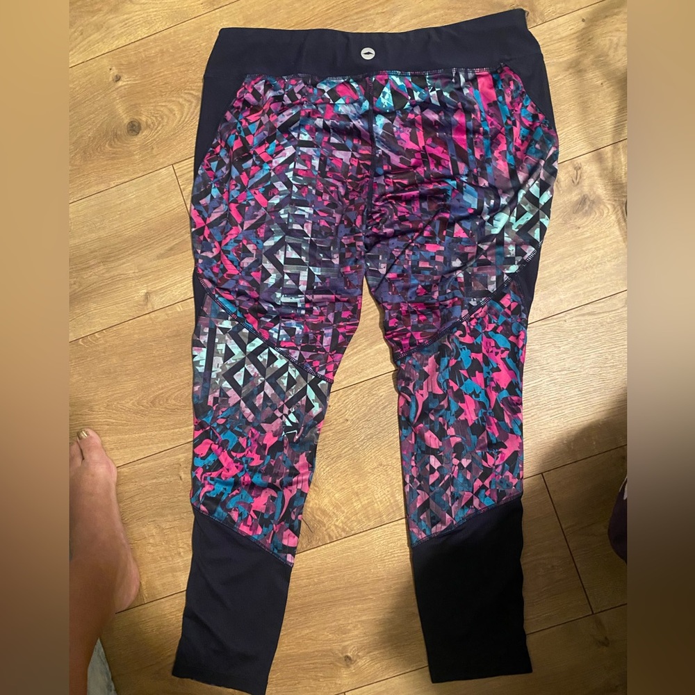 Women’s workout tights size XL capri length black, pink and aqua